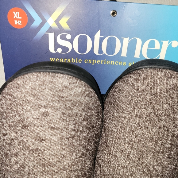 Isotoner Mens Chocolate Brown Slippers New - Picture 2 of 4